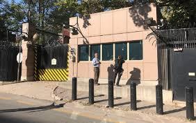 Ambasada americană la Atena, atacată cu vopsea roşie de anarhişti