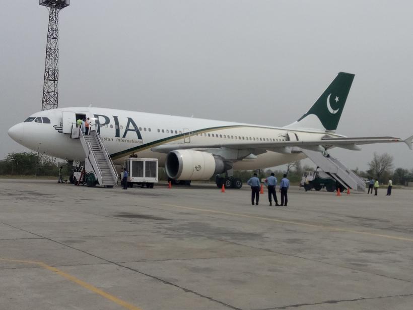 O linie aeriană din Pakistan îşi pedepsește angajații „supraponderali”