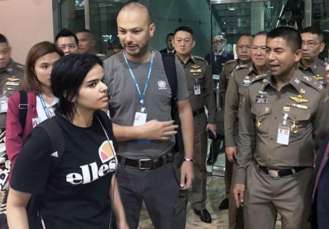 Tânăra din Arabia Saudită, care a fugit de familie în Bangkok, a primit statut de refugiat