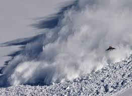 Pericolul de avalanşe în Parâng, vântul a suflat cu 100 km/h