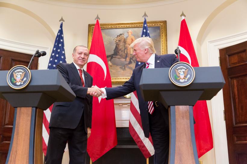 Trump și Erdogan au discutat despre crearea unei „zone de securitate” în Nordul Siriei