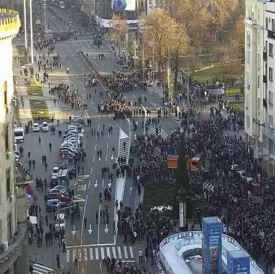 Vladimir Putin, primit ca un EROU la Belgrad  18645517