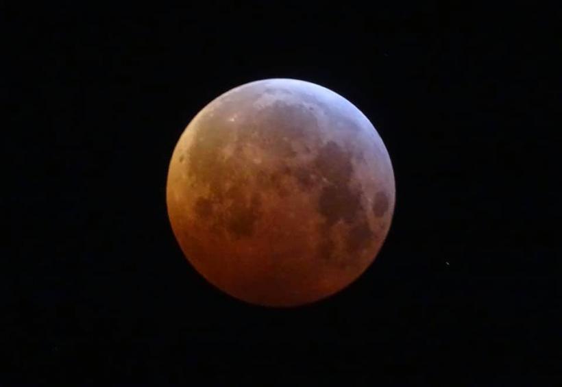 GALERIE FOTO Cele mai frumoase imagini ale eclipsei de Lună