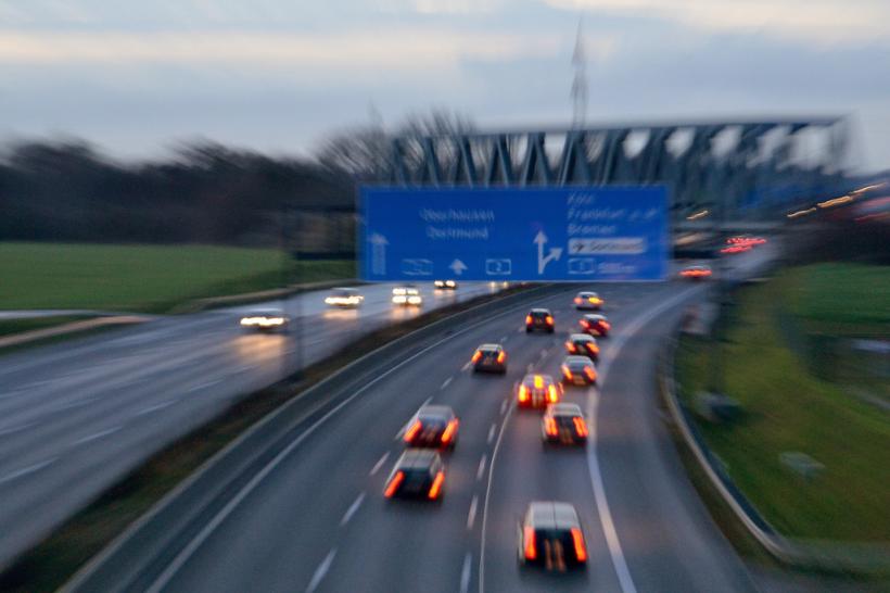 Germania are în vedere introducerea limitei de viteză pe autostradă. Ministrul Transporturilor se opune