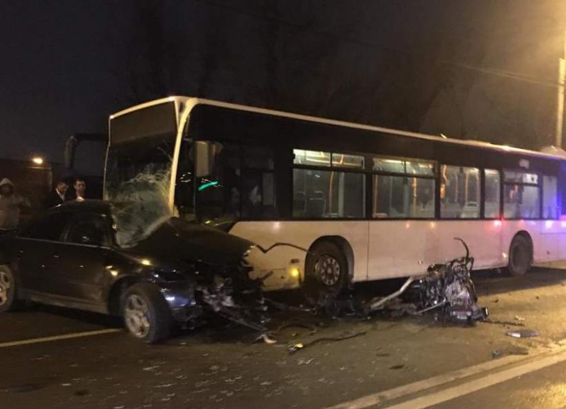 Accident TERIBIL pe Şoseaua Petricani. Un Audi a fost izbit de un autobuz. Două persoane au murit
