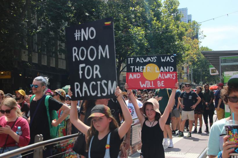 Mii de australieni au participat la mitinguri în întreaga țară pentru a denunța „ziua Invaziei”