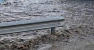 Pârâul Stăncălău a ieșit din matcă la Băbeni; o gospodărie a fost inundată, alte 10 sunt în pericol
