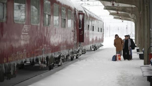 Circulația trenurilor, adaptată condițiilor meteo nefavorabile în jumătatea de sud a țării și la intrarea în București