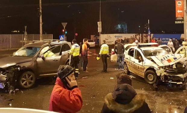 Accident grav în București. Trei polițiști și un jandarm au fost răniți