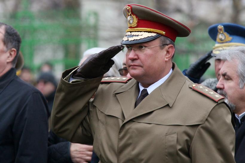 Alertă - Lovitură pentru Klaus Iohannis. Mandatul Şefului de Stat Major al Armatei a fost suspendat