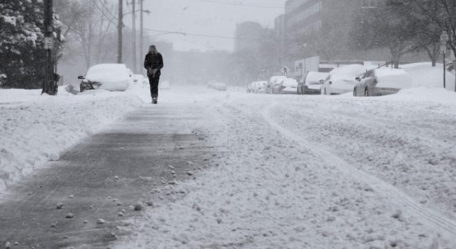 Un om al străzii care s-a plâns de traiul său a fost găsit înghețat 