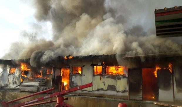 Incendiu PUTERNIC la un depozit pe Șoseaua de Centură