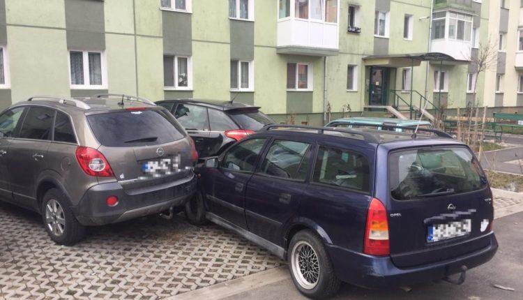 Un şofer din Sibiu a lovit mai multe mașini parcate, după ce i s-a făcut rău la volan