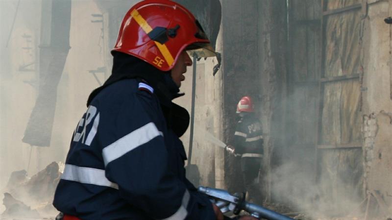 Update - Incendiu într-un bloc din Capitală. Șase răniți, între care doi copii 