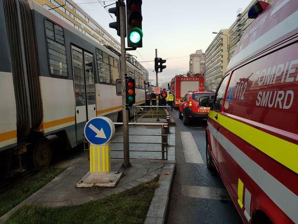 O femeie de 70 de ani a fost lovită de tramvai în Bucureşti