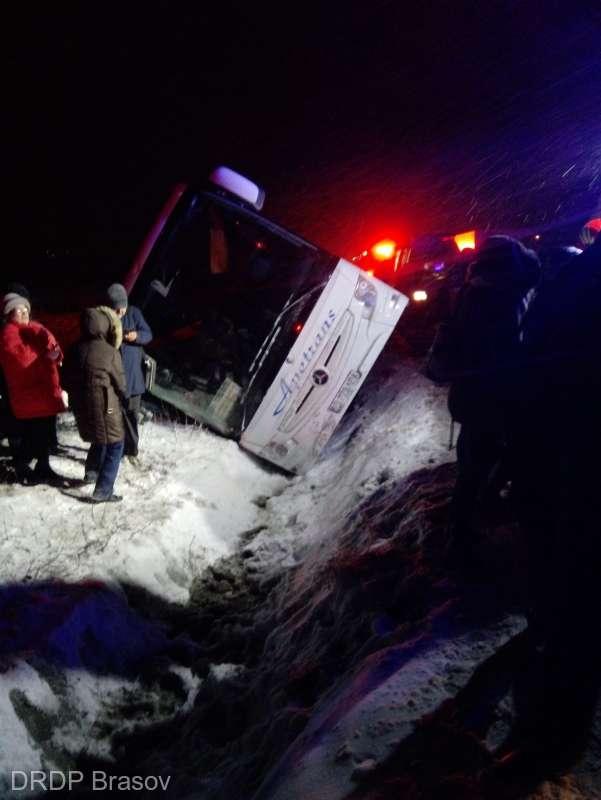 Accident GRAV în Brașov. Autocar cu 25 de persoane răsturnat pe DN 1. Patru victime conştiente