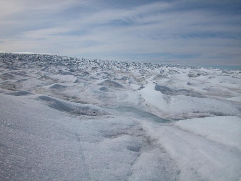 Sub stratul de gheaţă din Groenlanda ar exista încă un crater de impact
