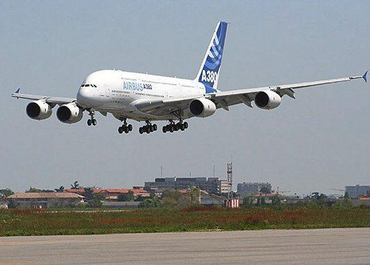 Airbus va opri fabricația avionului gigant A-380