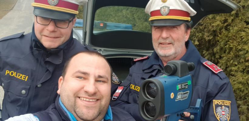 Un român din Austria şi-a făcut selfie cu poliţiştii care l-au amendat