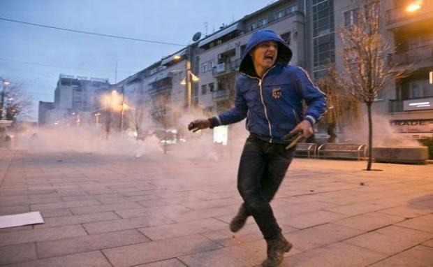 Albania: Poliţia a folosit gaze lacrimogene şi tunuri cu apă contra manifestanţilor la Tirana