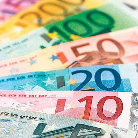 Curs valutar: Euro pierde teren în faţa monedei naţionale