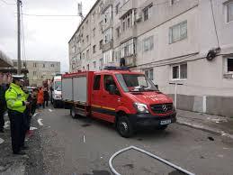Alertă la Craiova! Mai multe persoane au fost evacuate dintr-un bloc în care a izbucnit un incendiu