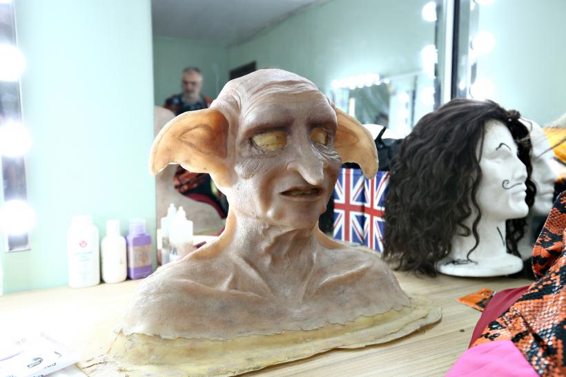 Spiridușul Dobby, din „Harry Potter”, vine la “Scena misterelor”:  “Este o mască de silicon pentru film, care costă între 10.000 și 20.000 de dolari” 18650508