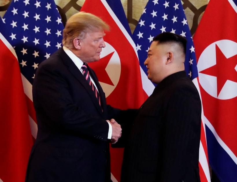 După eșecul de la Hanoi, Trump asigură că relațiile cu Kim Jong-un sunt „foarte bune”