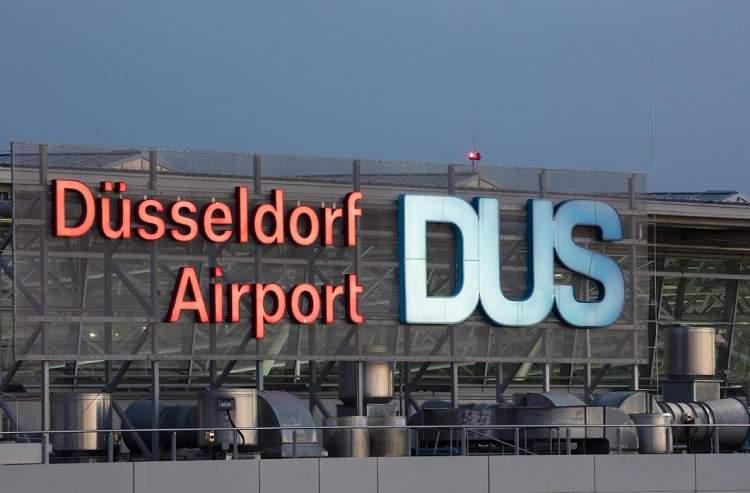 Panică pe aeroportul din Dusseldorf după ce un pasager a declanşat o alarmă trecând printr-o uşă de urgenţă