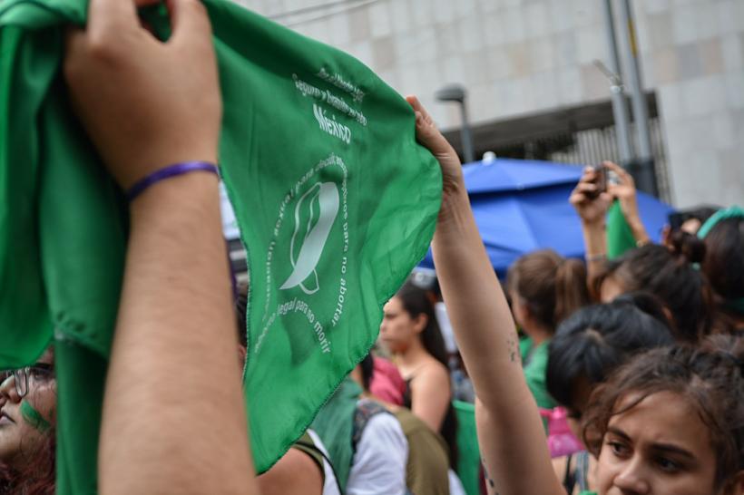 Mii de tinere din Argentina sunt puse în pericol, pentru că li se refuză cererea de avort după viol