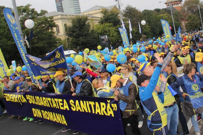 Peste 100 de sindicalişti din sănătate protestează în faţa Ministerului de Finanţe