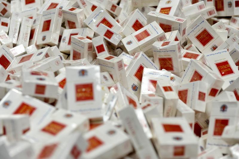 O nouă metodă a contrabandiștilor - deșeuri de hârtie comercializate ca fiind țigarete