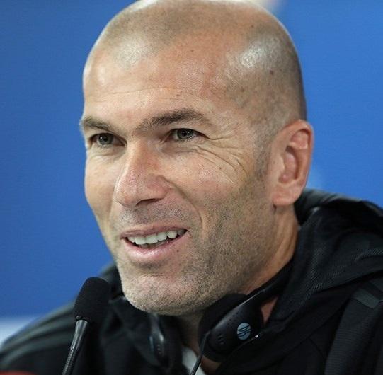 Presa spaniolă a dezvăluit câţi bani încasează Zidane de la Real Madrid 