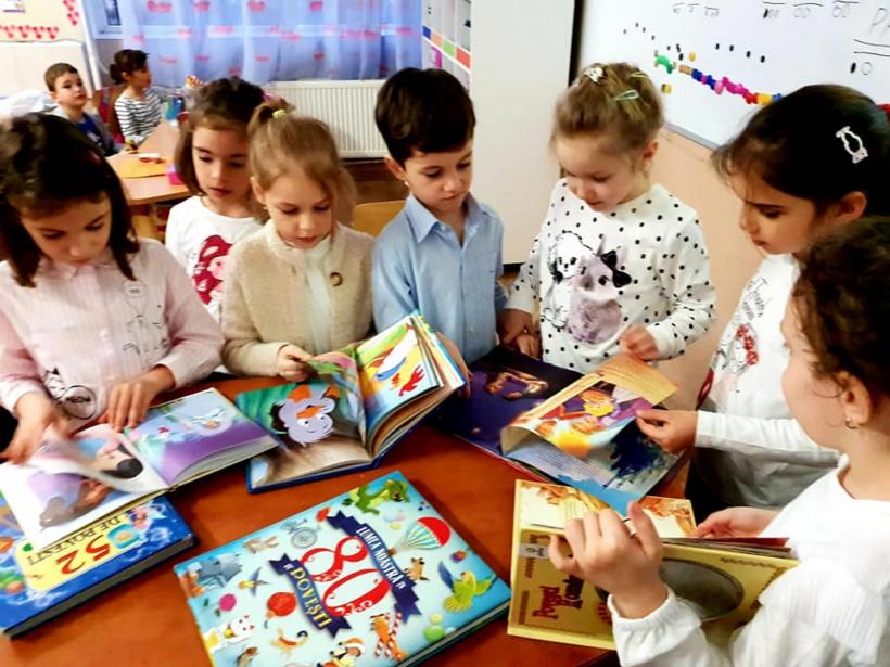 Aproximativ 150 de copii au fost respinși la înscrierea în clasa pregătitoare în București. Părinții acuză Ministerul că a schimbat regulile de intrare în școală