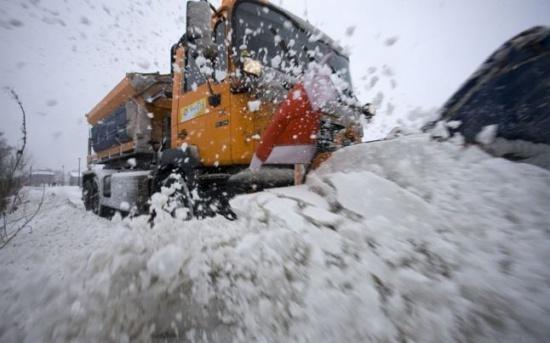 A revenit ninsoarea în România. În mai multe zone drumarii au intervenit de urgență