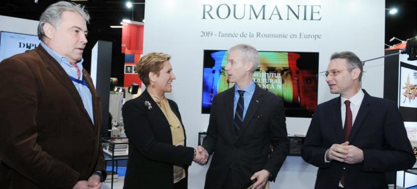 Prima zi la Livre Paris 2019 - ministrul francez al Culturii a vizitat standul ICR: Este un mare succes!