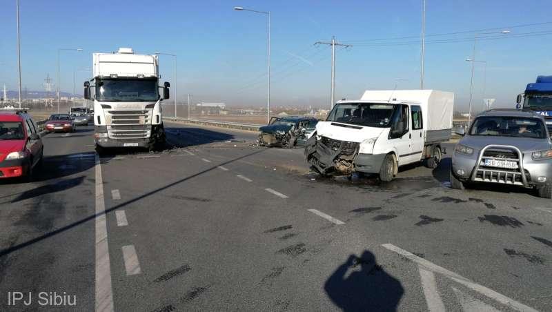Accident GRAV pe autostrada A1. Cinci persoane au fost rănite