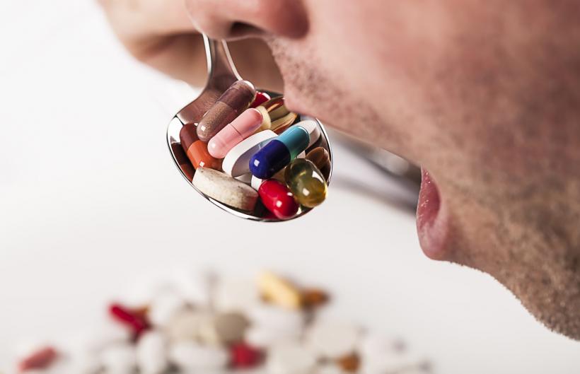 De ce nu e bine să te „împrieteneşti” necondiţionat cu medicamentele