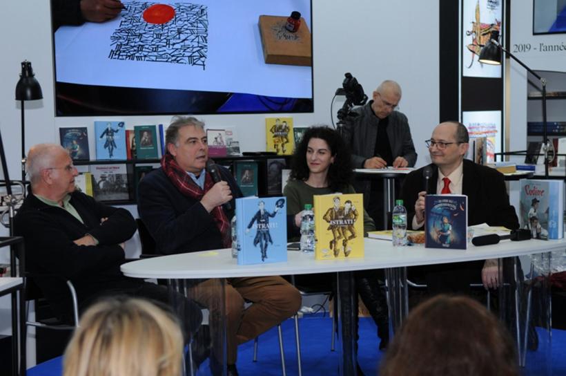 Marele public şi scriitori, îndrăgostiţi de lectură şi-au dat întâlnire la Standul României de la Paris 