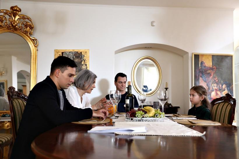 Fructul oprit sezonul 2 episodul 27. Anchetă, în casa Caragea, după conflictul cu focuri de armă: “Eu sunt criminalul!” 18653827