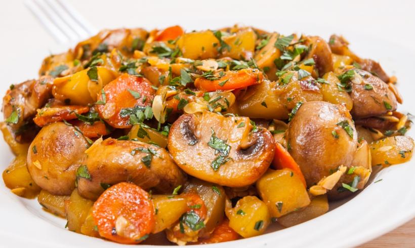 Reţeta zilei: Mâncare de post cu cartofi și ciuperci