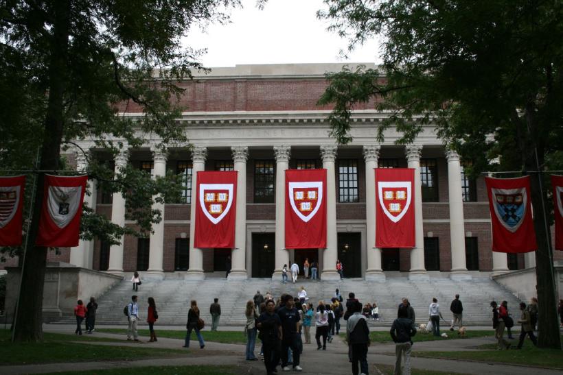 Universitatea Harvard, dată în judecată de o descendentă directă a unei familii de sclavi