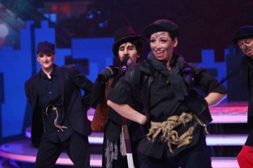 Alina Eremia, Constantin Enceanu, Alina Pușcaș, Mihai Morar, Nicole Cherry și Vica Blochina s-au ascuns în spatele măștilor, la “Scena misterelor” 18655201