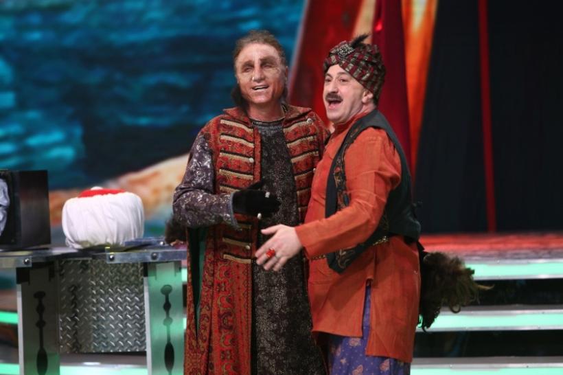 Alina Eremia, Constantin Enceanu, Alina Pușcaș, Mihai Morar, Nicole Cherry și Vica Blochina s-au ascuns în spatele măștilor, la “Scena misterelor” 18655206