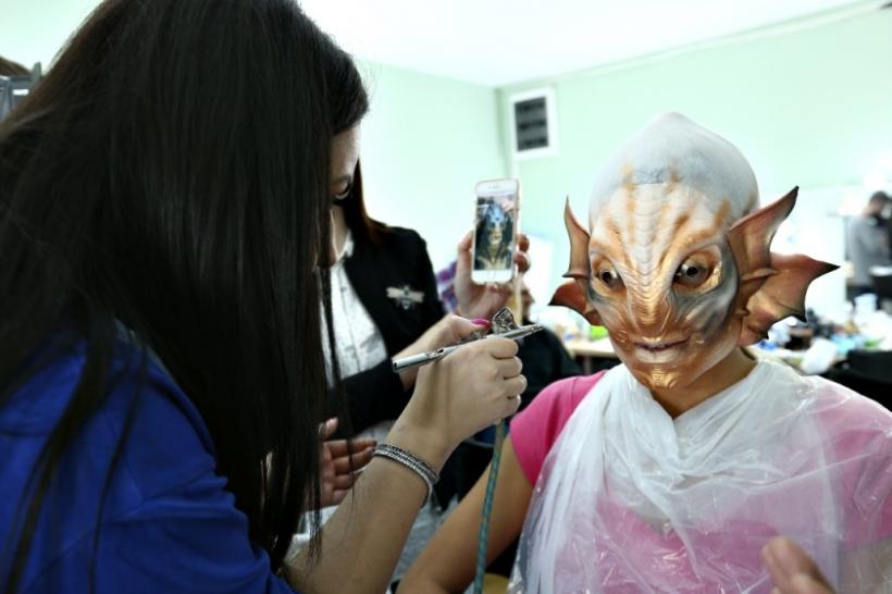 Alina Eremia, Constantin Enceanu, Alina Pușcaș, Mihai Morar, Nicole Cherry și Vica Blochina s-au ascuns în spatele măștilor, la “Scena misterelor” 18655207