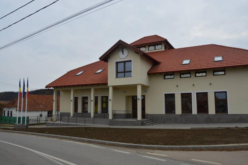 Singurul sat UE din România. La Ciugud, taxele se achită doar online