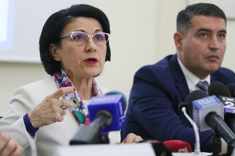 Ecaterina Andronescu spune că Guvernul va adopta o ordonanţă pentru profesorii care au luat titularizarea şi nu s-au angajat 6 ani