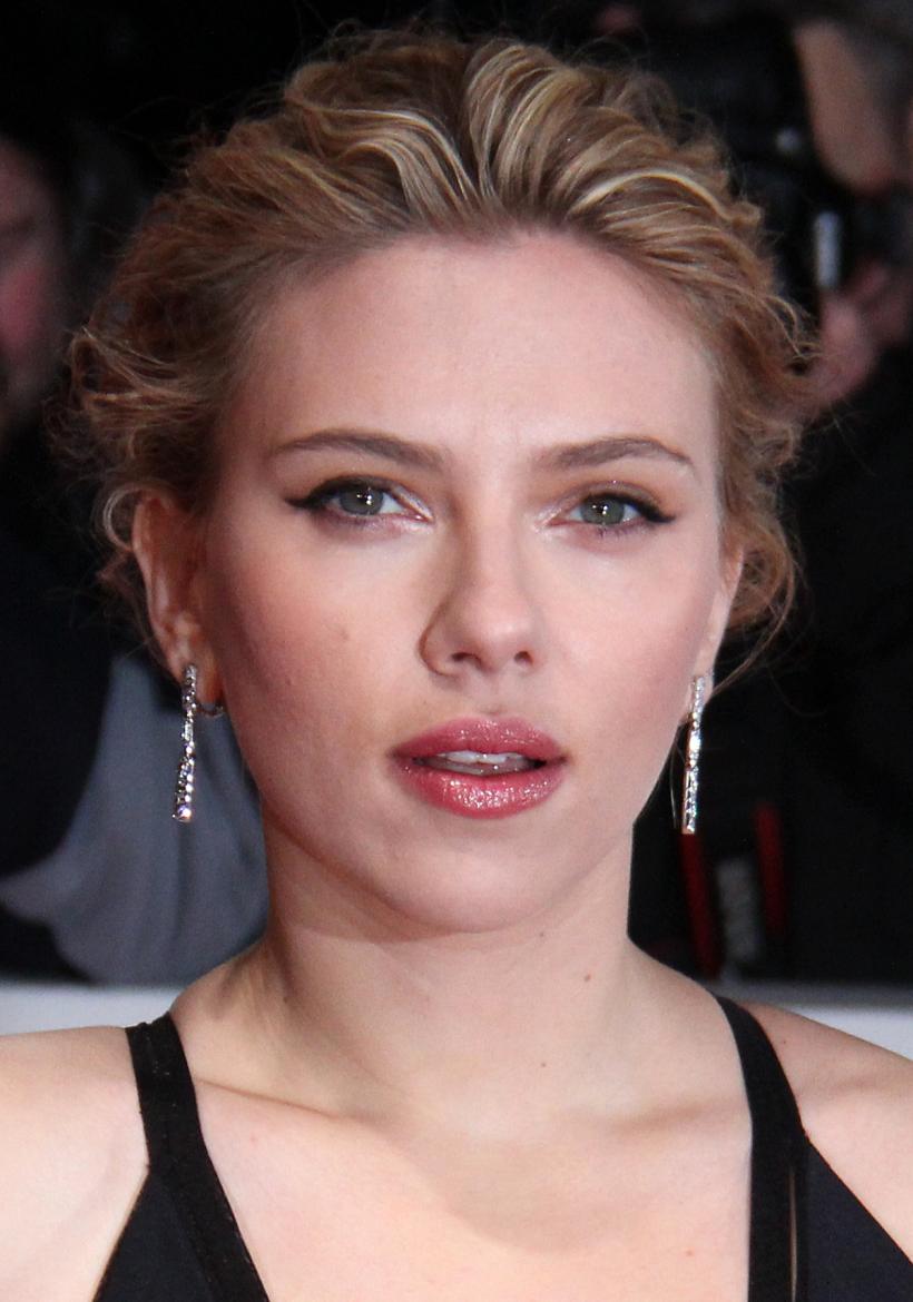 Scarlett Johansson, speriată de paparazzi