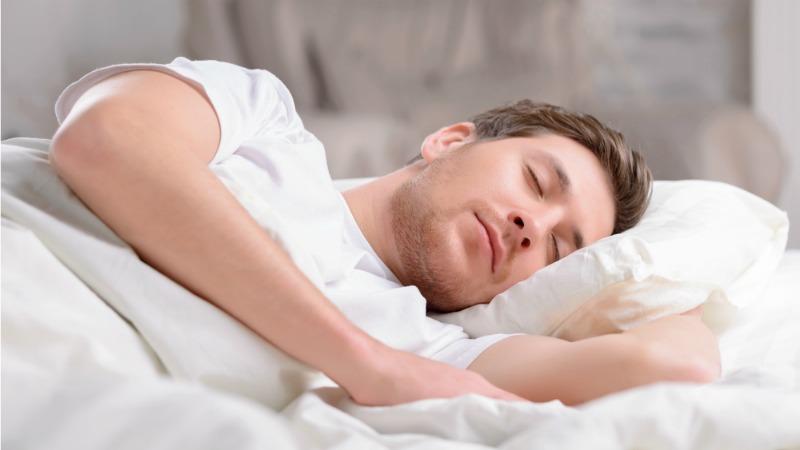 Ce face somnul cu creierul nostru? Ce trebuie să faci ca să te trezeşti odihnit?
