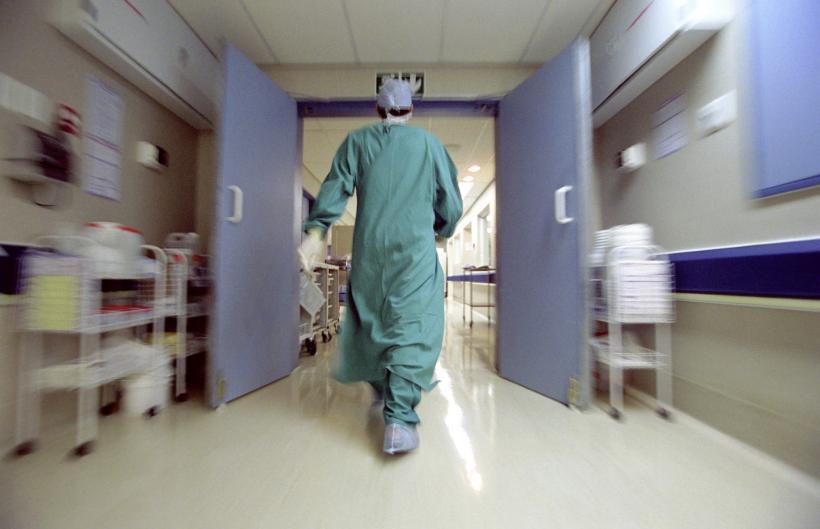 Verificări la Secţia de Psihiatrie a unui spital din Gorj , după ce un infirmier a fost lovit de un pacient